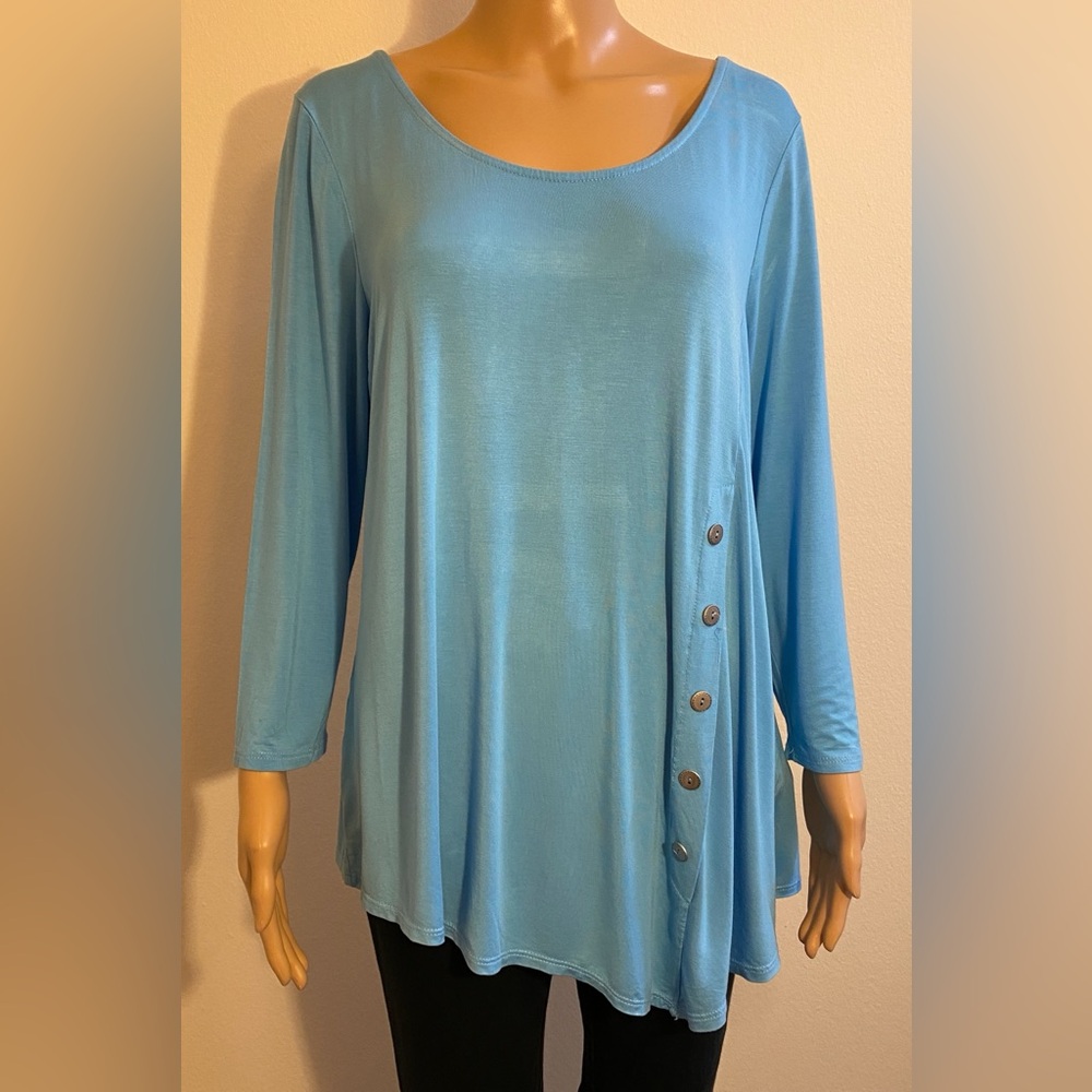 Women Dzosa Turquoise 3/4 Sleeves w/ Decorative Buttons On Angled Bottom Top